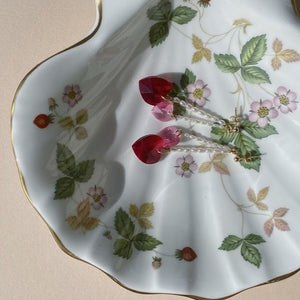 
                  
                    Load image into Gallery viewer, Vintage Strawberry Shell Wedgewood Dish
                  
                