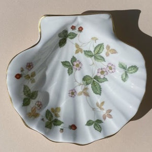 
                  
                    Load image into Gallery viewer, Vintage Strawberry Shell Wedgewood Dish
                  
                