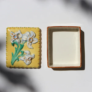 
                  
                    Load image into Gallery viewer, Vintage Wedgwood Daffodil Box
                  
                