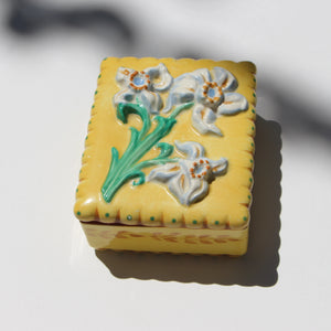 
                  
                    Load image into Gallery viewer, Vintage Wedgwood Daffodil Box
                  
                