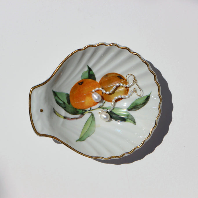 
                  
                    Load image into Gallery viewer, Vintage Shell Dish with Peaches (1980s)
                  
                